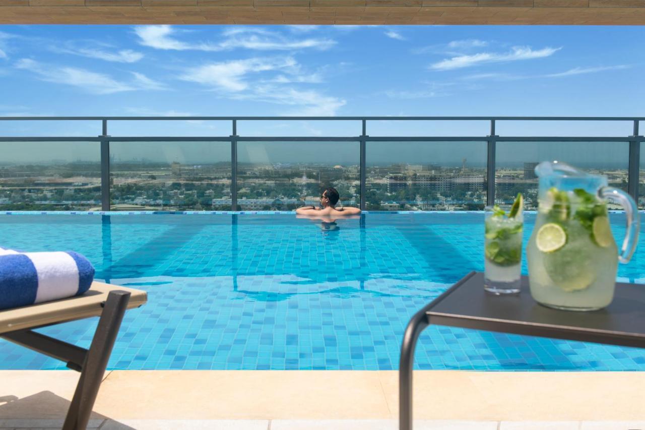 Swissotel Living Dschidda Exterior foto The swimming pool at the hotel