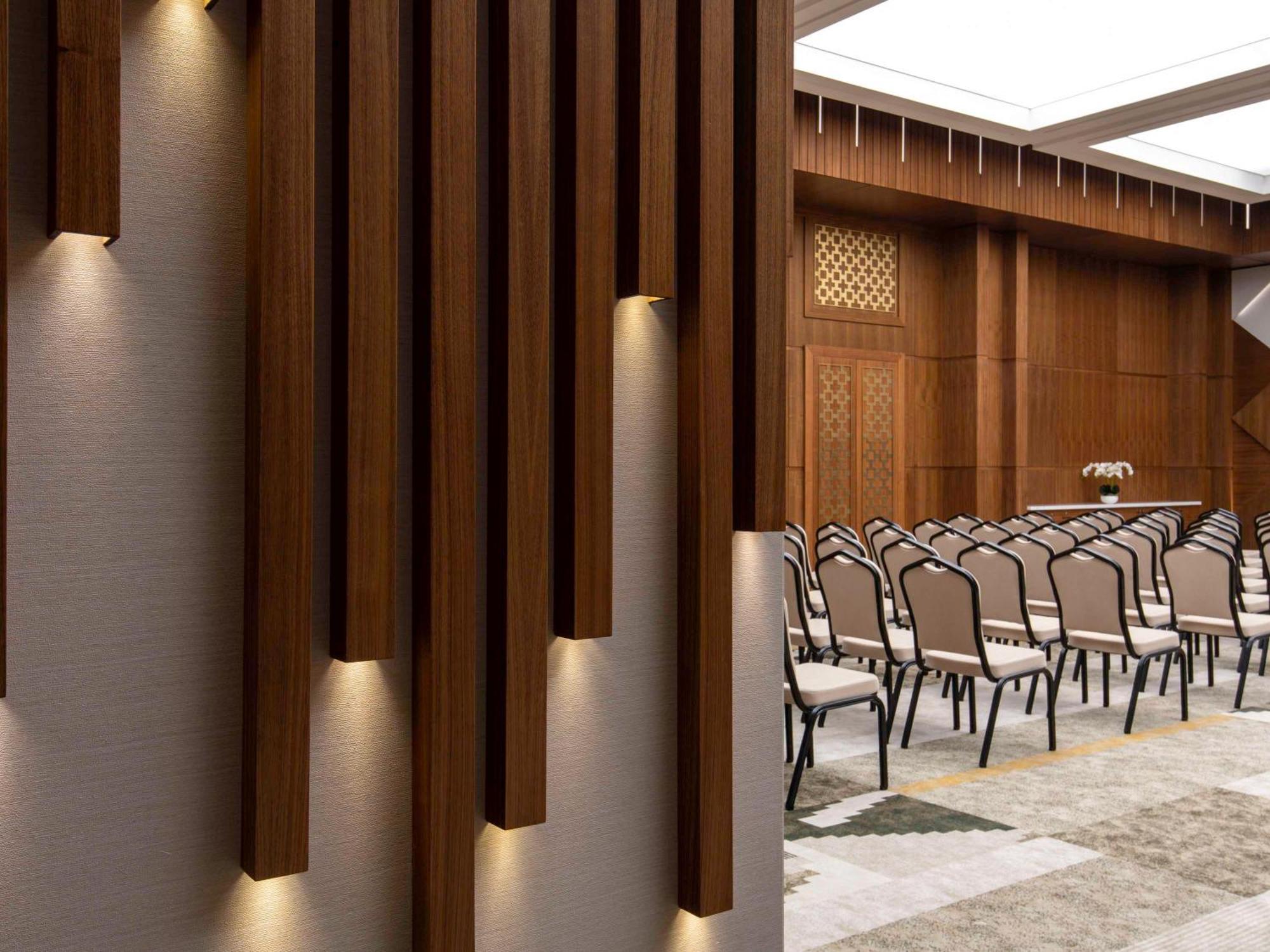 Swissotel Living Dschidda Exterior foto The interior of the main conference hall