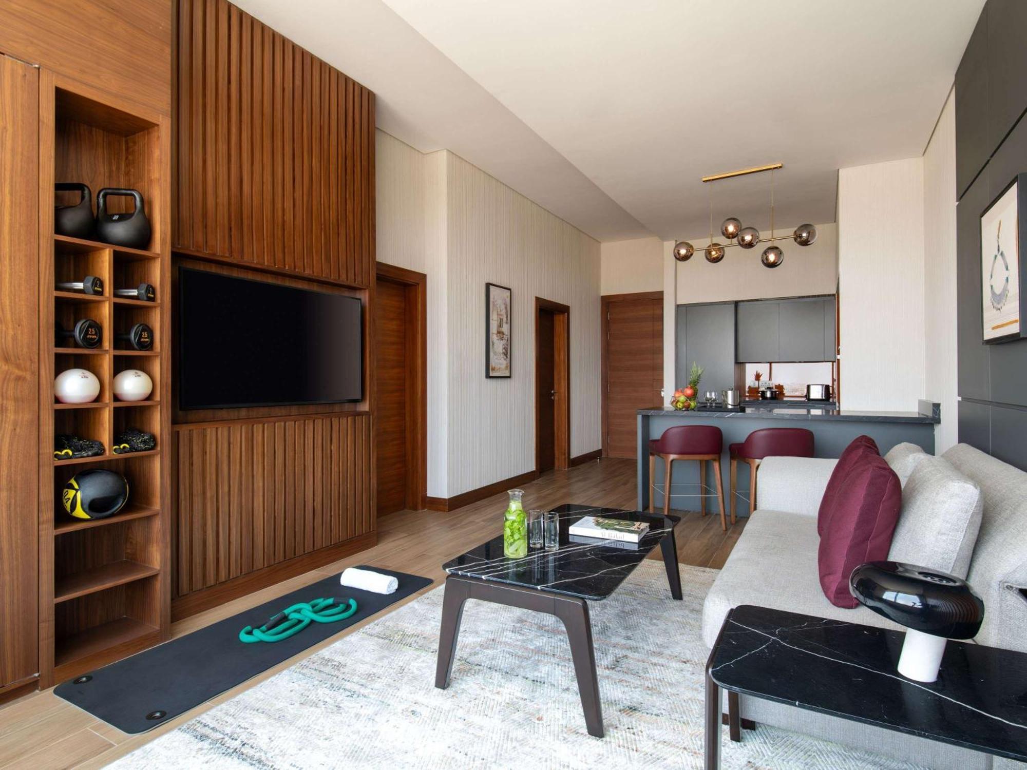 Swissotel Living Dschidda Exterior foto The interior of a typical apartment at The Standard East Village
